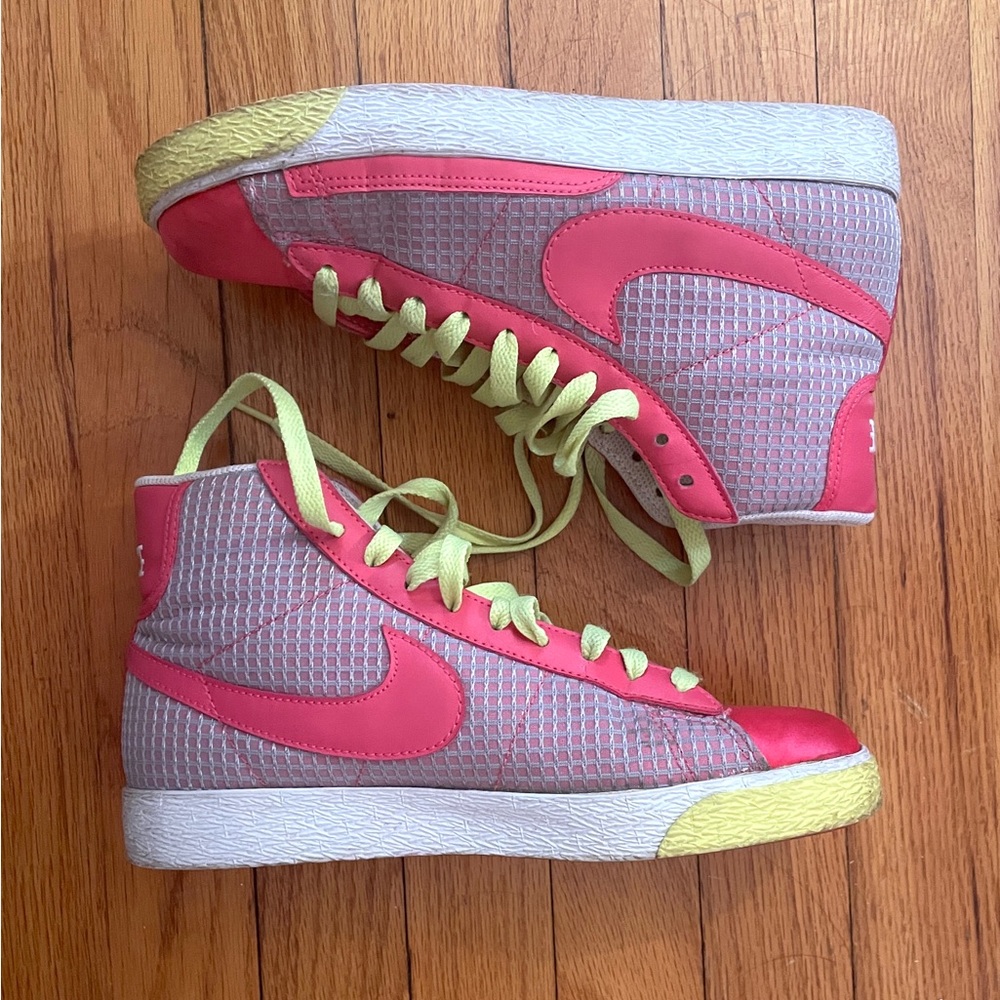 2009 Nike Women's High Top Blazers Pink and Green High-Top Sneakers size 7.5